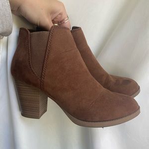BROWN BOOTIES